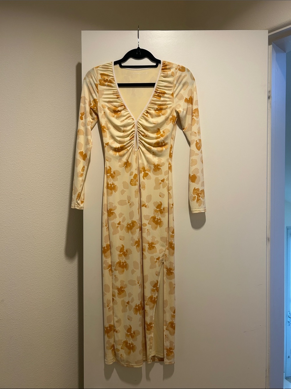 Abercrombie Cream & Yellow Floral Ruched Long Sleeve Keyhole Dress